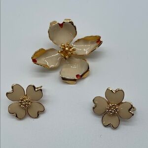 Cerrito Gold and Cream Dogwood Floral Brooch Clip On Earring Set